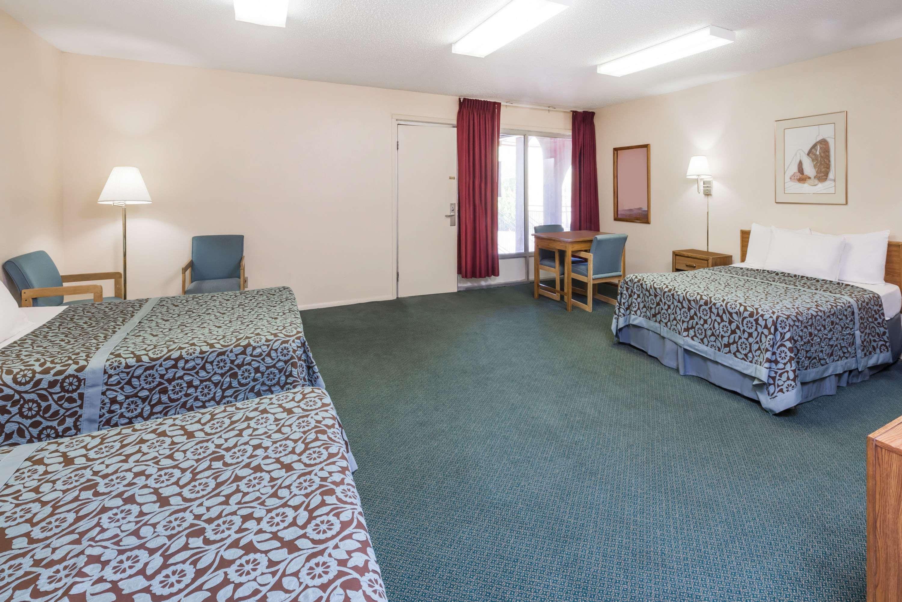 Days Inn By Wyndham סוקורו מראה חיצוני תמונה