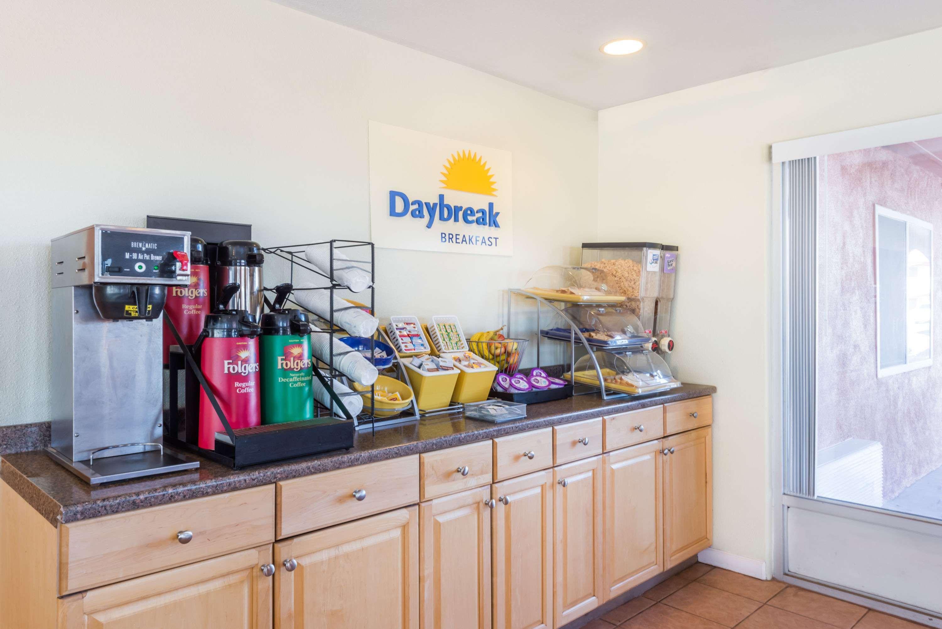 Days Inn By Wyndham סוקורו מראה חיצוני תמונה