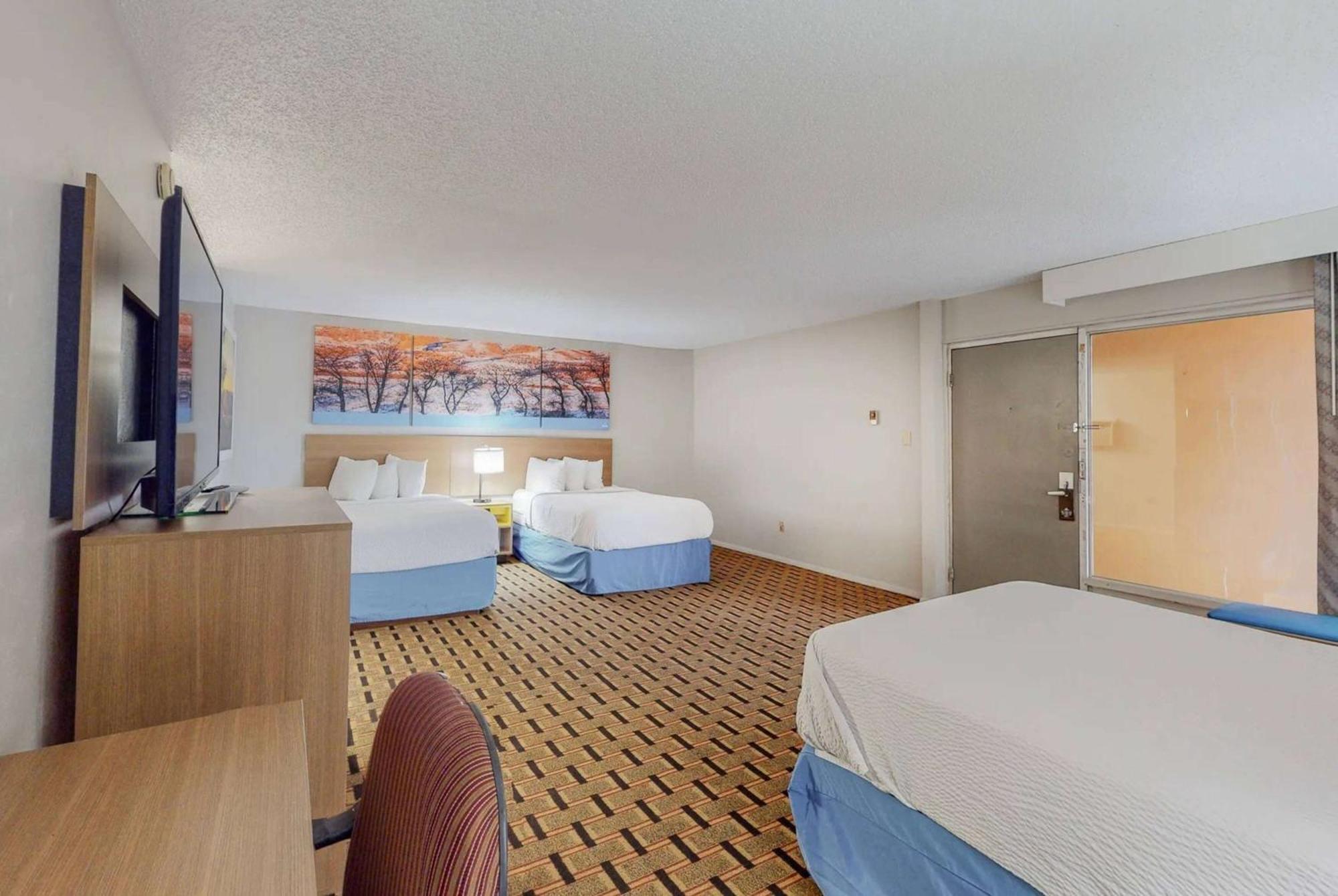 Days Inn By Wyndham סוקורו מראה חיצוני תמונה